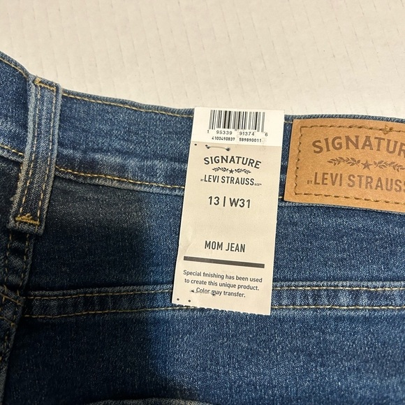 ✨NEW✨ Signature by Levi Strauss & Co. Juniors' Mom Jeans size 13 - Picture 4 of 8